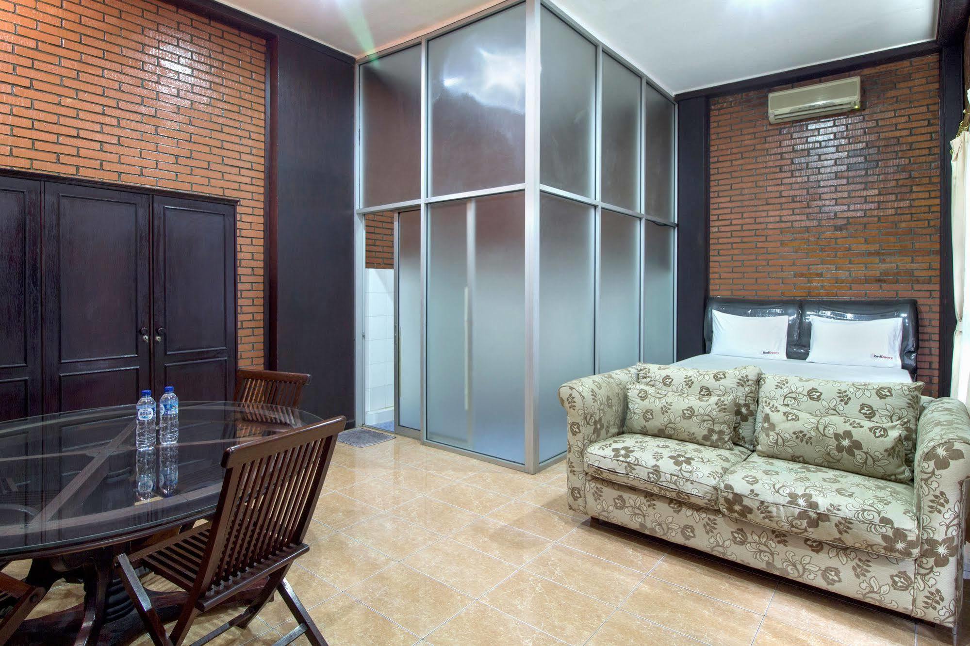 Guest house Reddoorz @ Cilandak Timur Jakarta