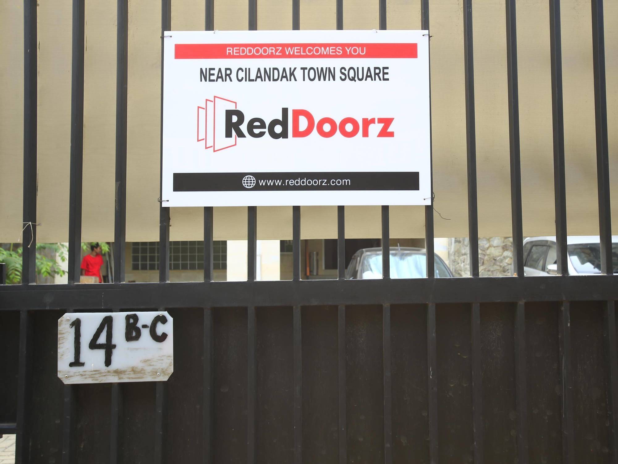 Reddoorz Near Cilandak Town Square Nhà khách Jakarta