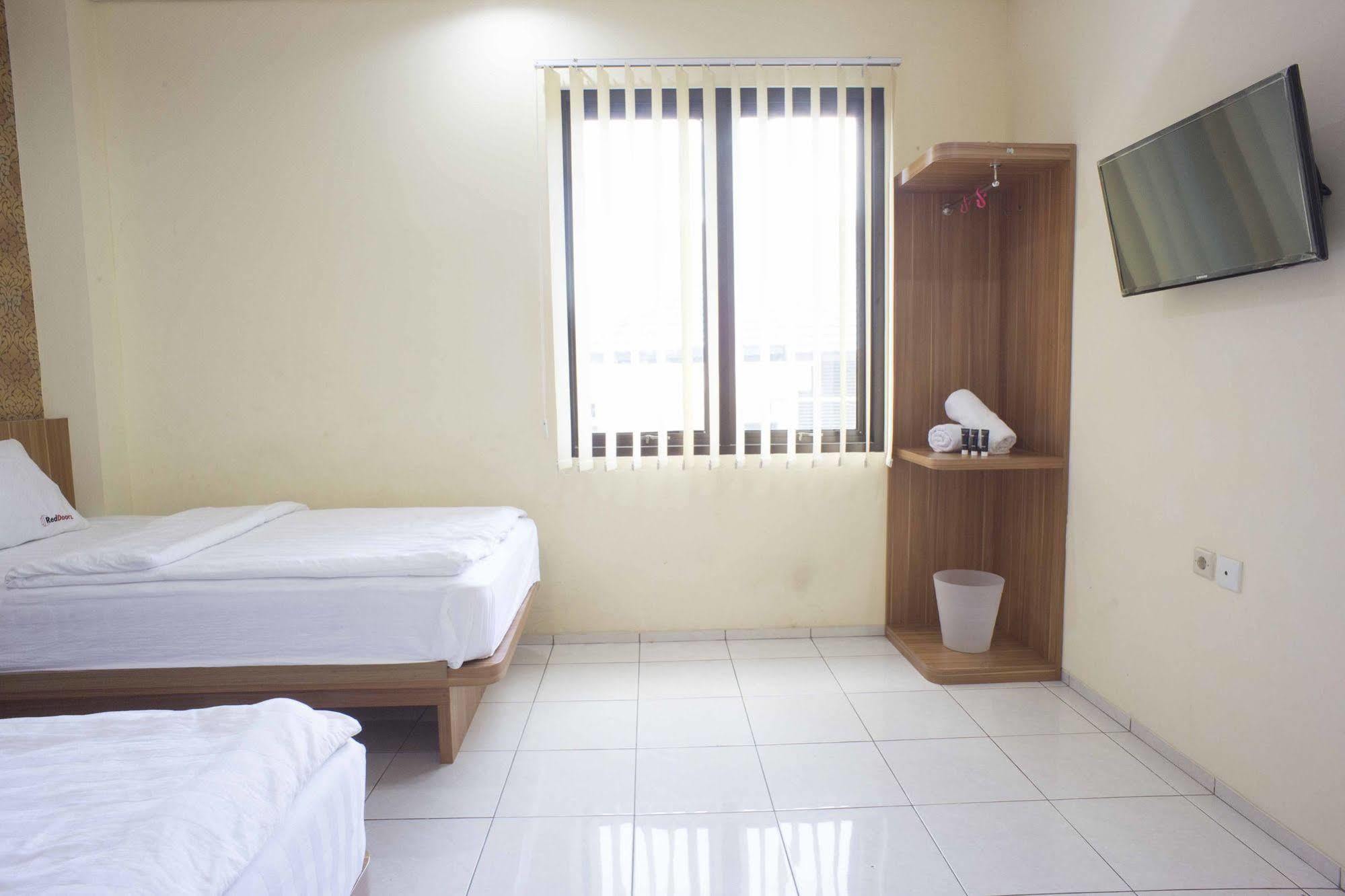 Guest house Reddoorz Near Pasar Tanah Abang 2*