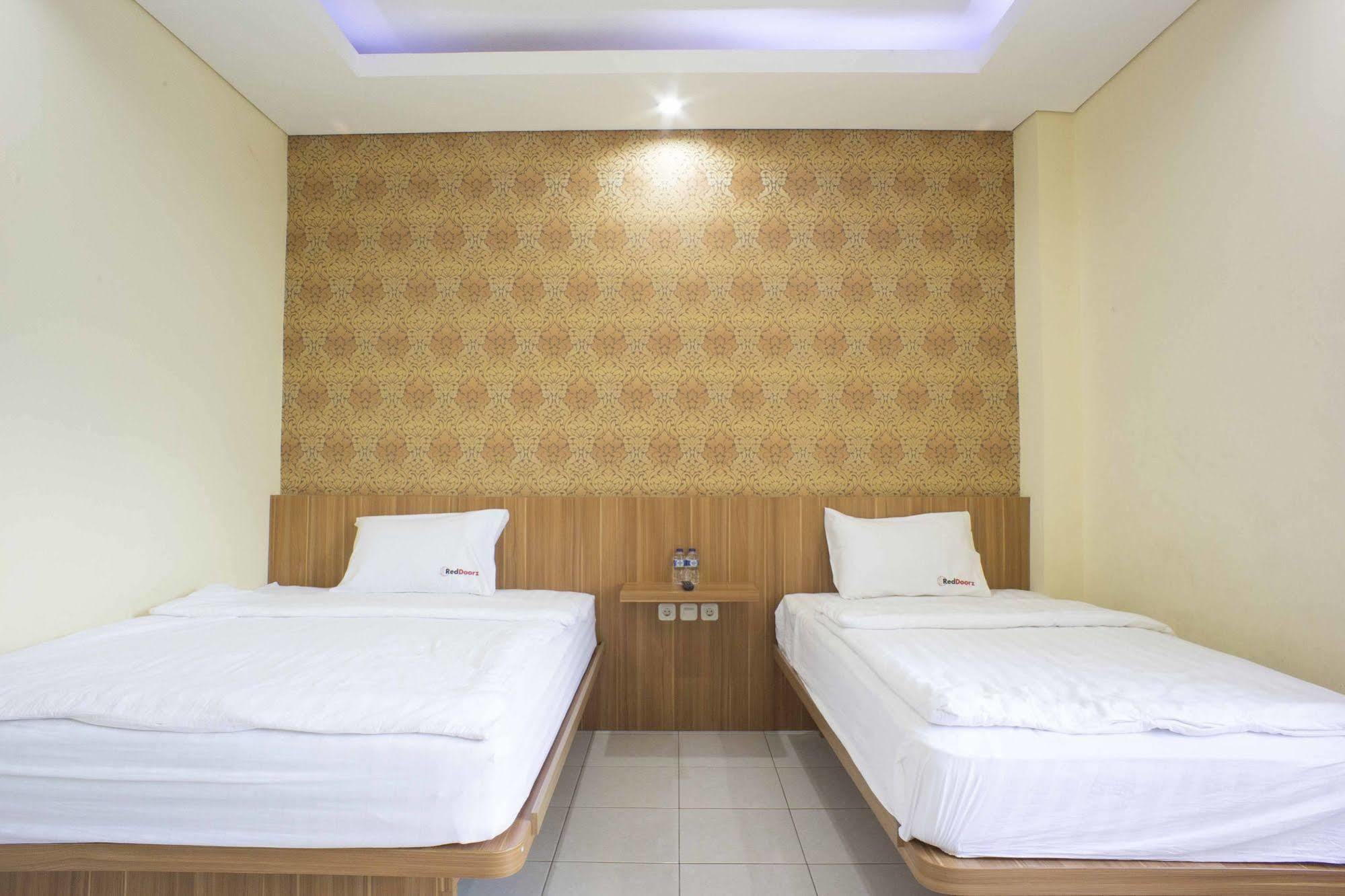 Guest house Reddoorz Near Pasar Tanah Abang