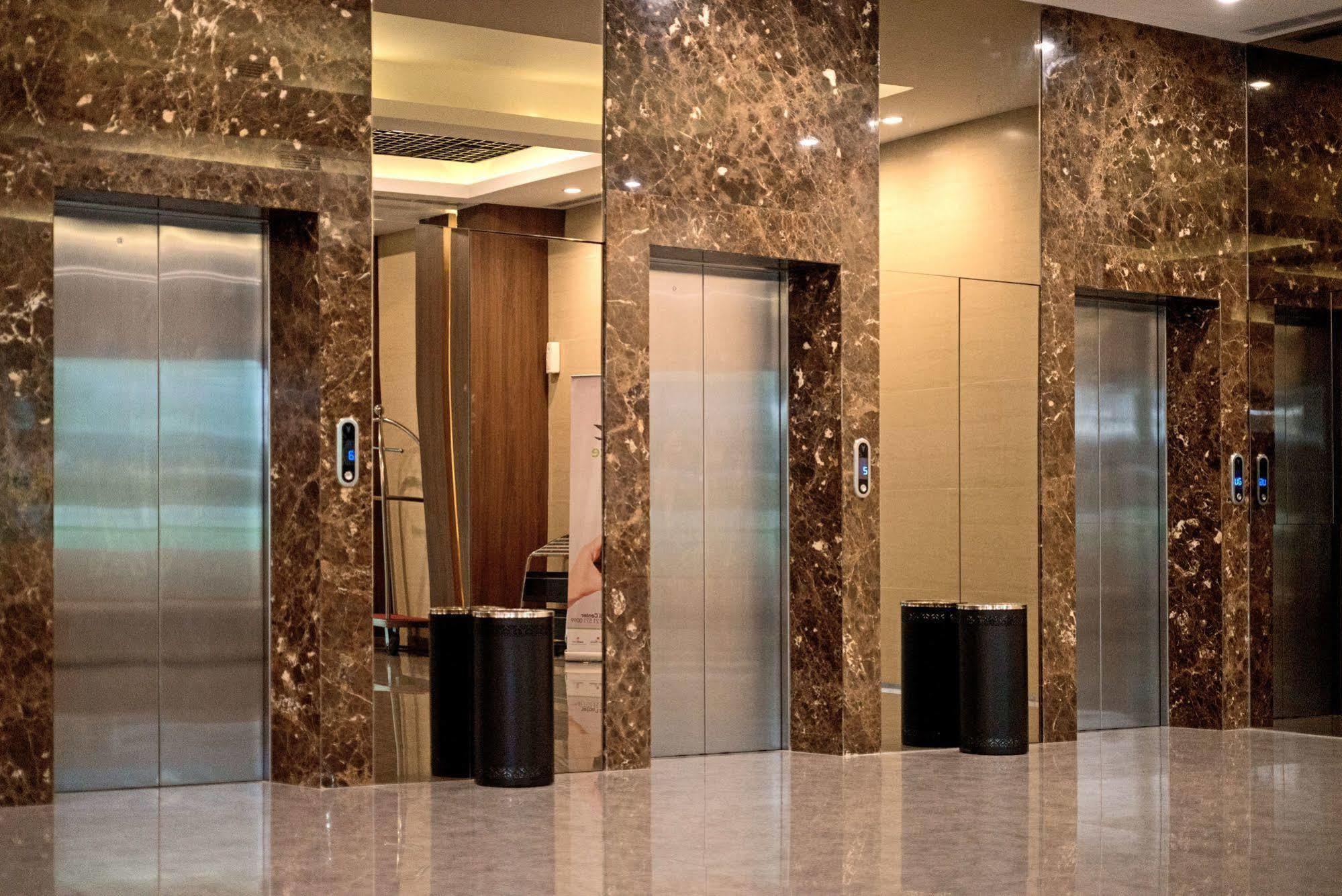 Hotel Grand Whiz Poins Simatupang