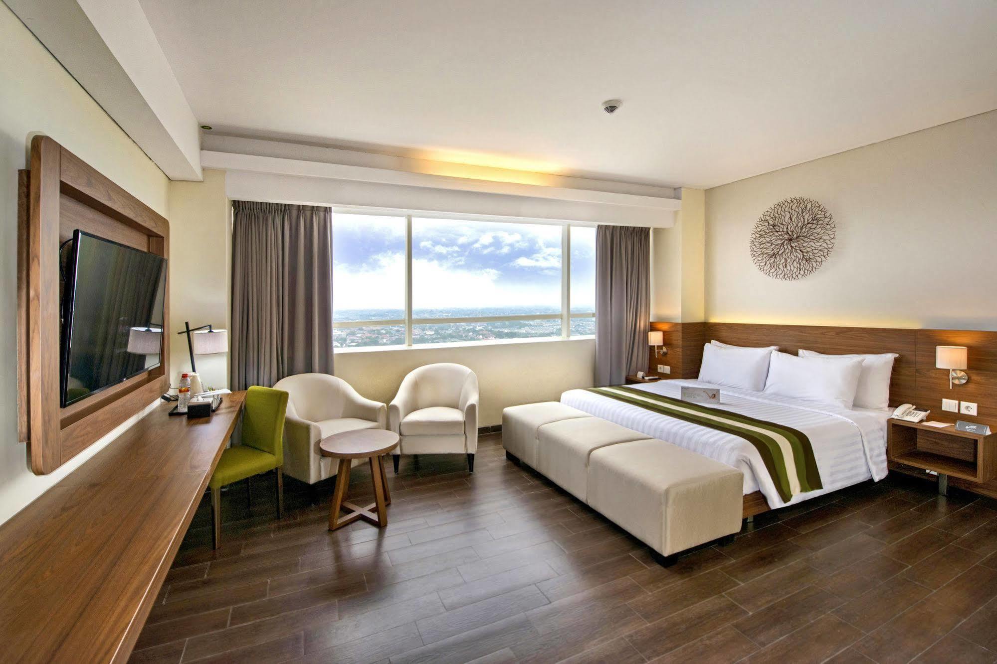 Hotel Grand Whiz Poins Simatupang 4*