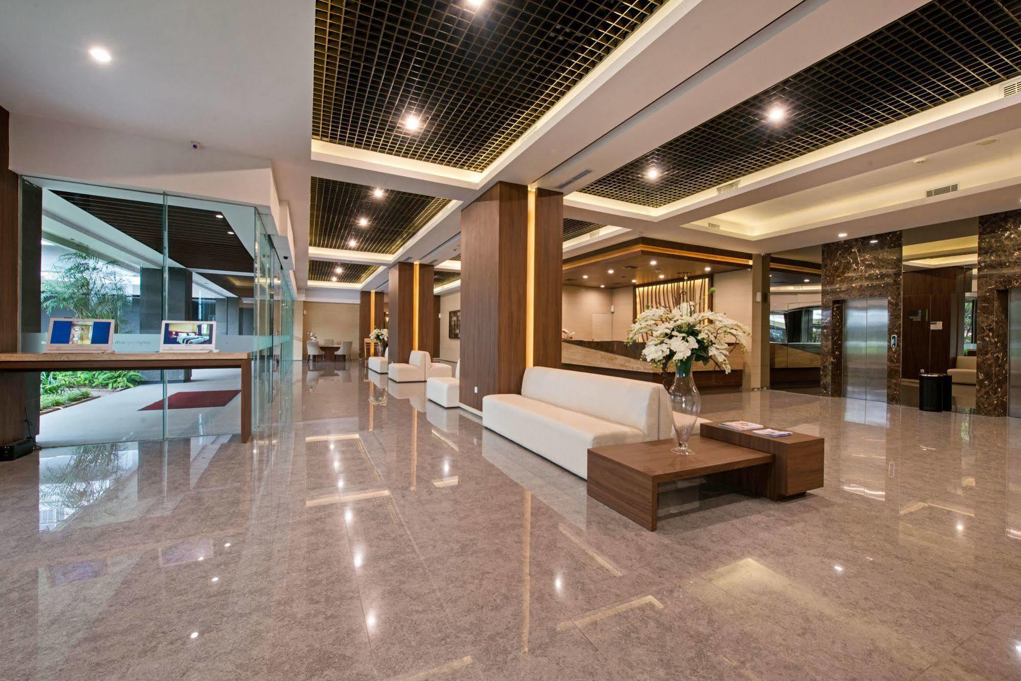 Hotel Grand Whiz Poins Simatupang