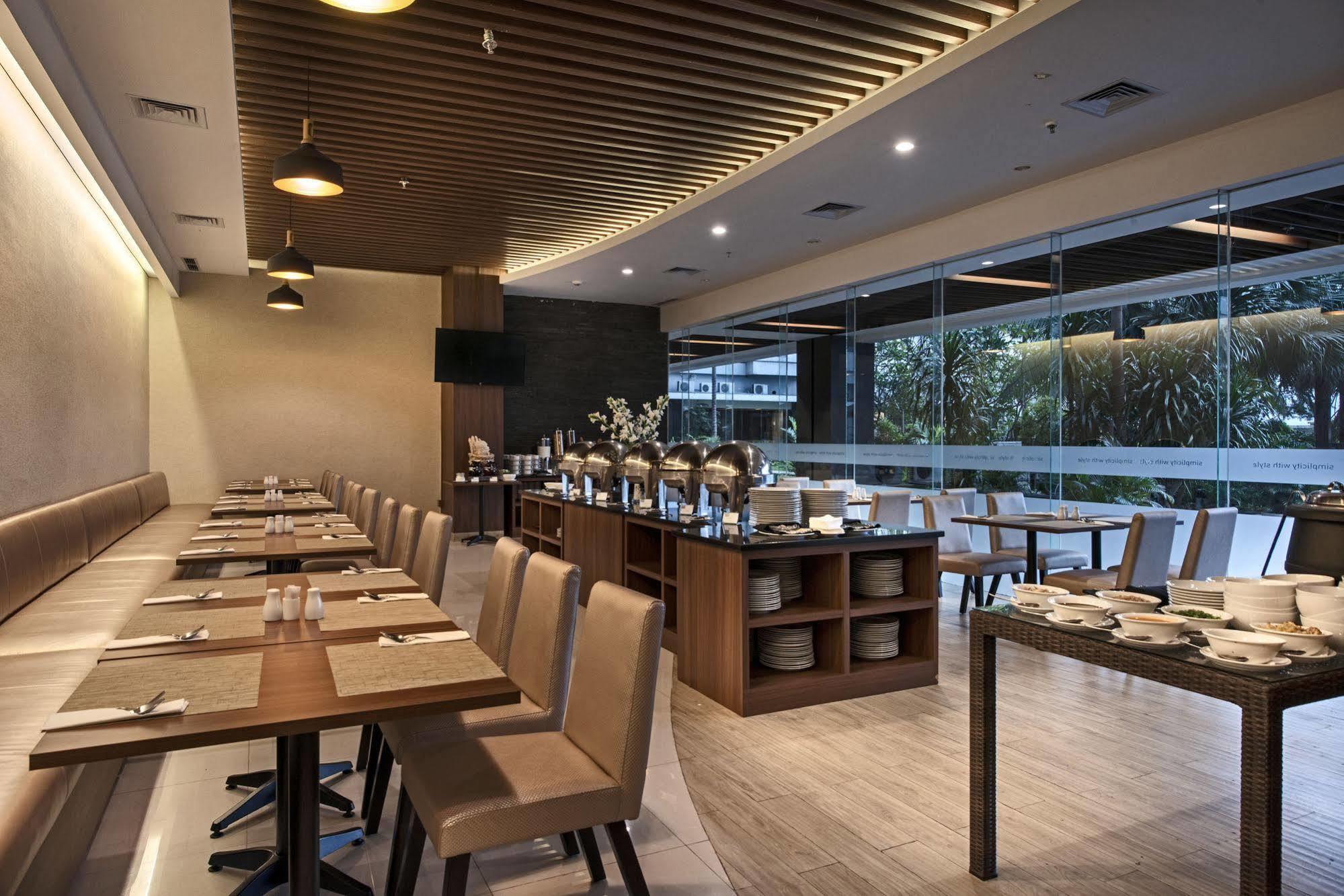 Grand Whiz Poins Simatupang 4*