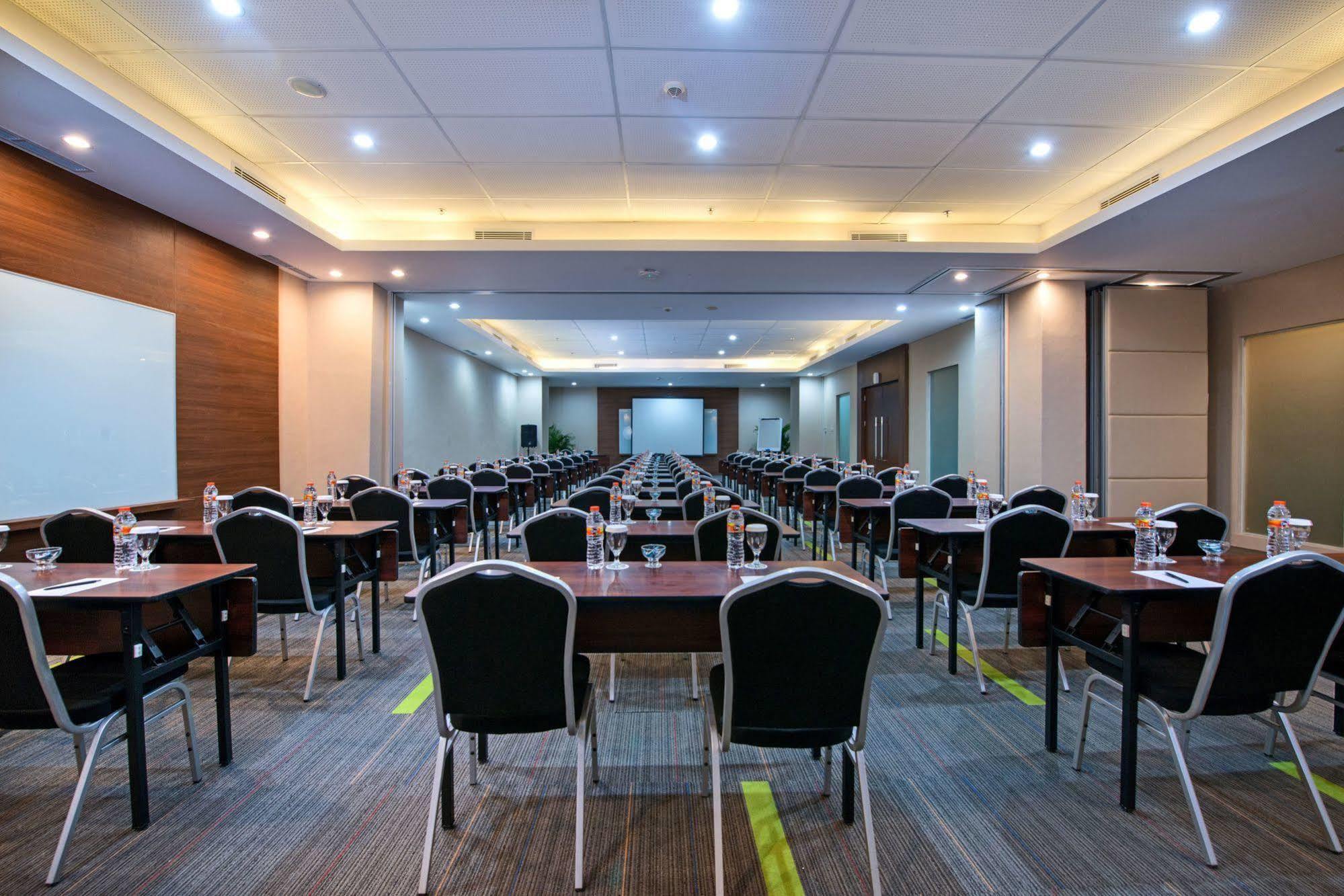 Grand Whiz Poins Simatupang Jakarta