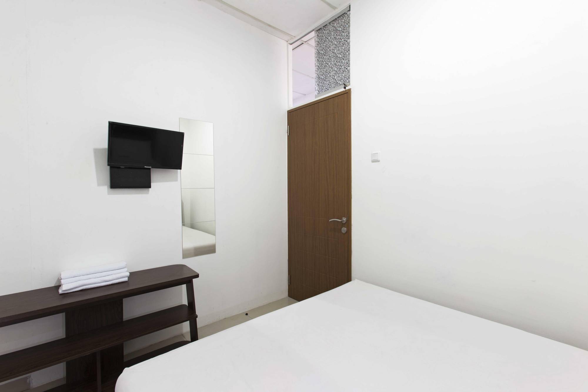 Reddoorz @ Kemanggisan Rumah tetamu