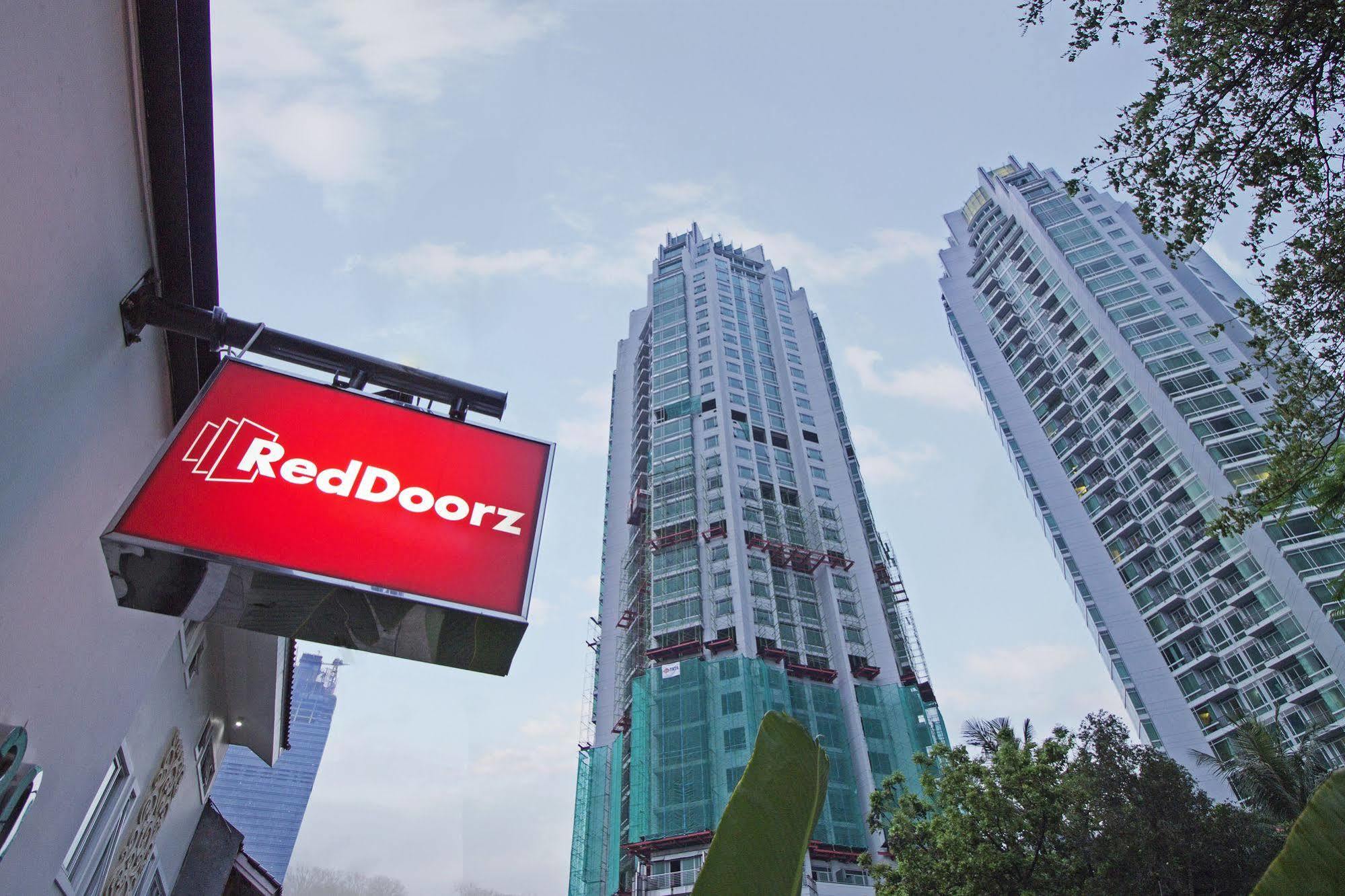 Reddoorz Plus @ Setiabudi Eight 2* Jakarta