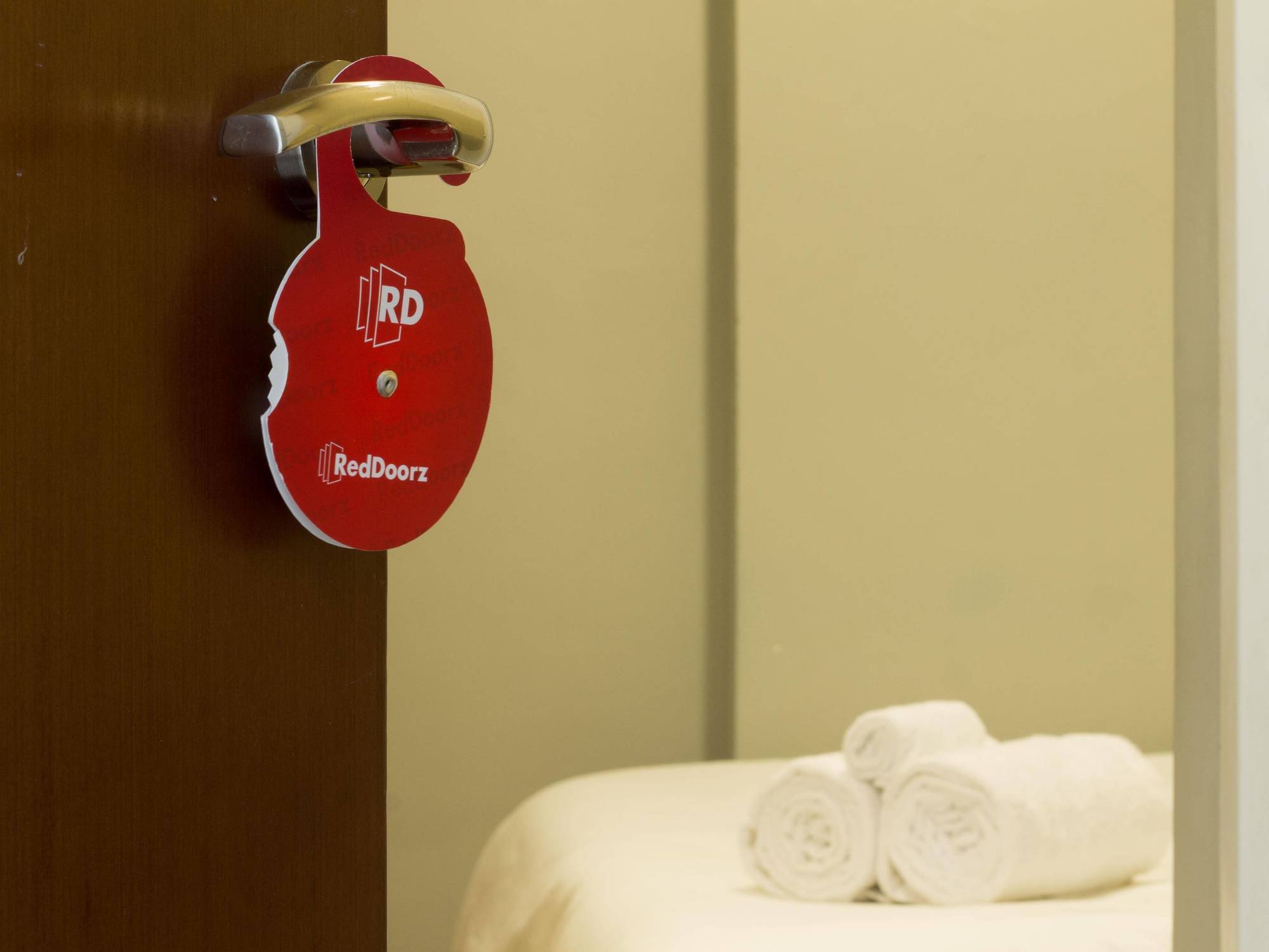 Reddoorz Plus @ Setiabudi Eight Guest house Jakarta