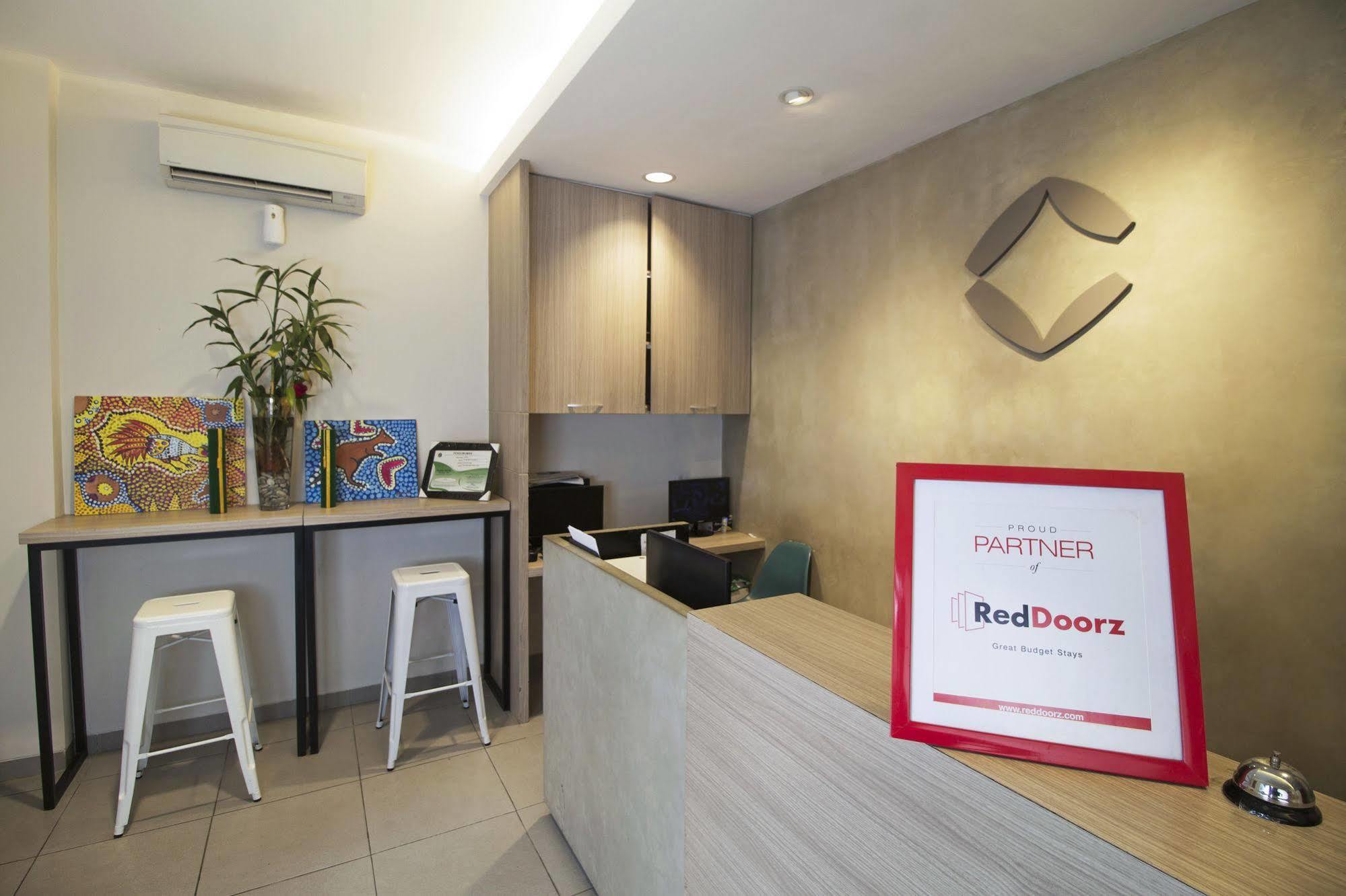 Reddoorz Plus @ Setiabudi Eight 2* Jakarta