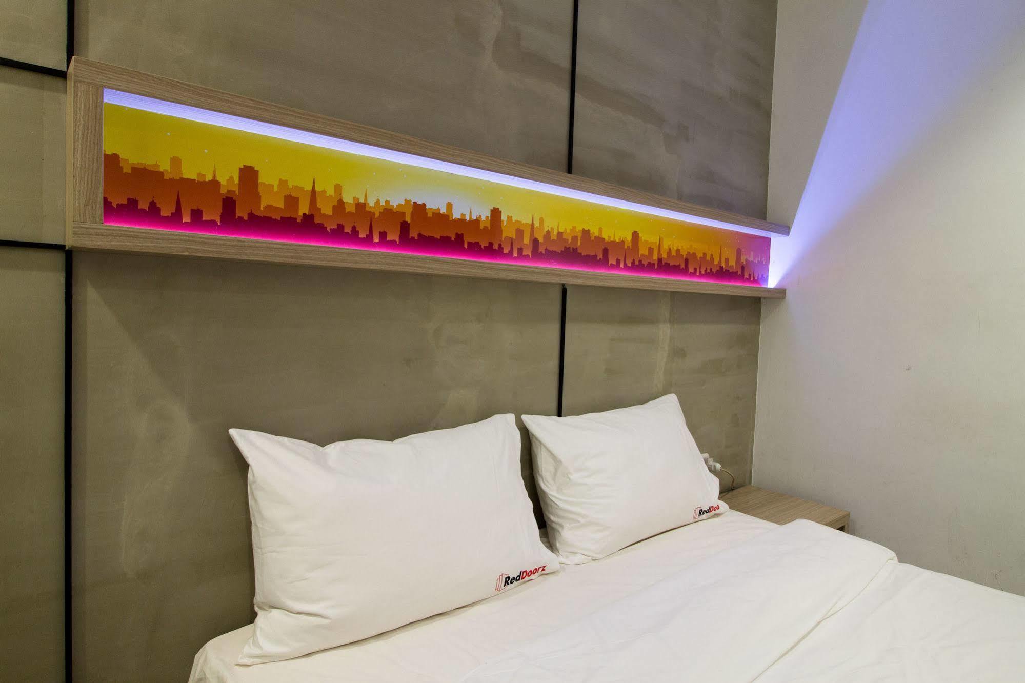 Reddoorz Plus @ Setiabudi Eight Guest house 2*