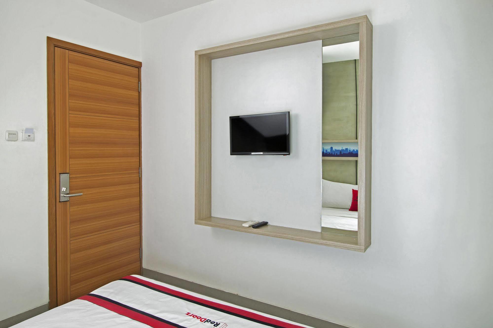 Reddoorz Plus @ Setiabudi Eight 2*