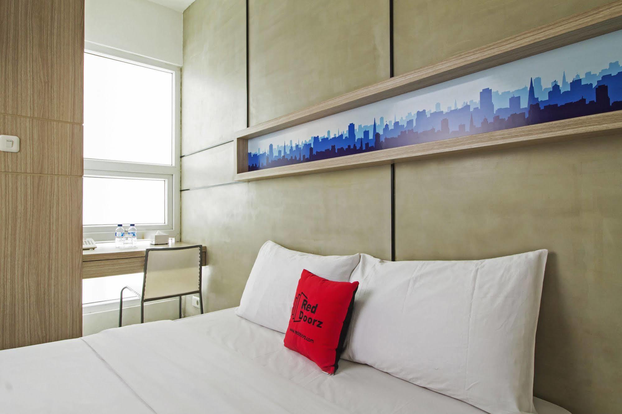 Reddoorz Plus @ Setiabudi Eight 2* Jakarta