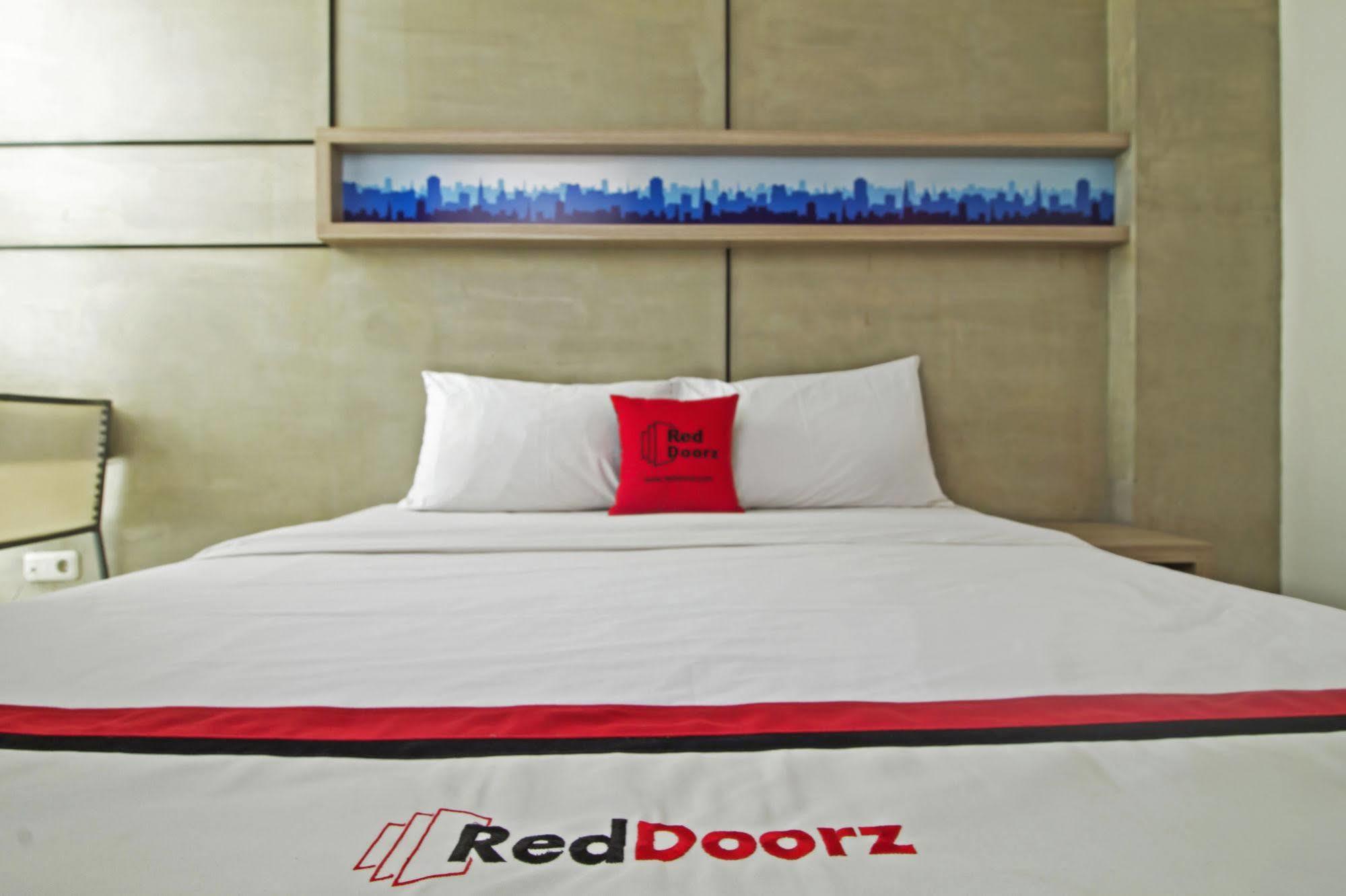 Guest house Reddoorz Plus @ Setiabudi Eight 2*