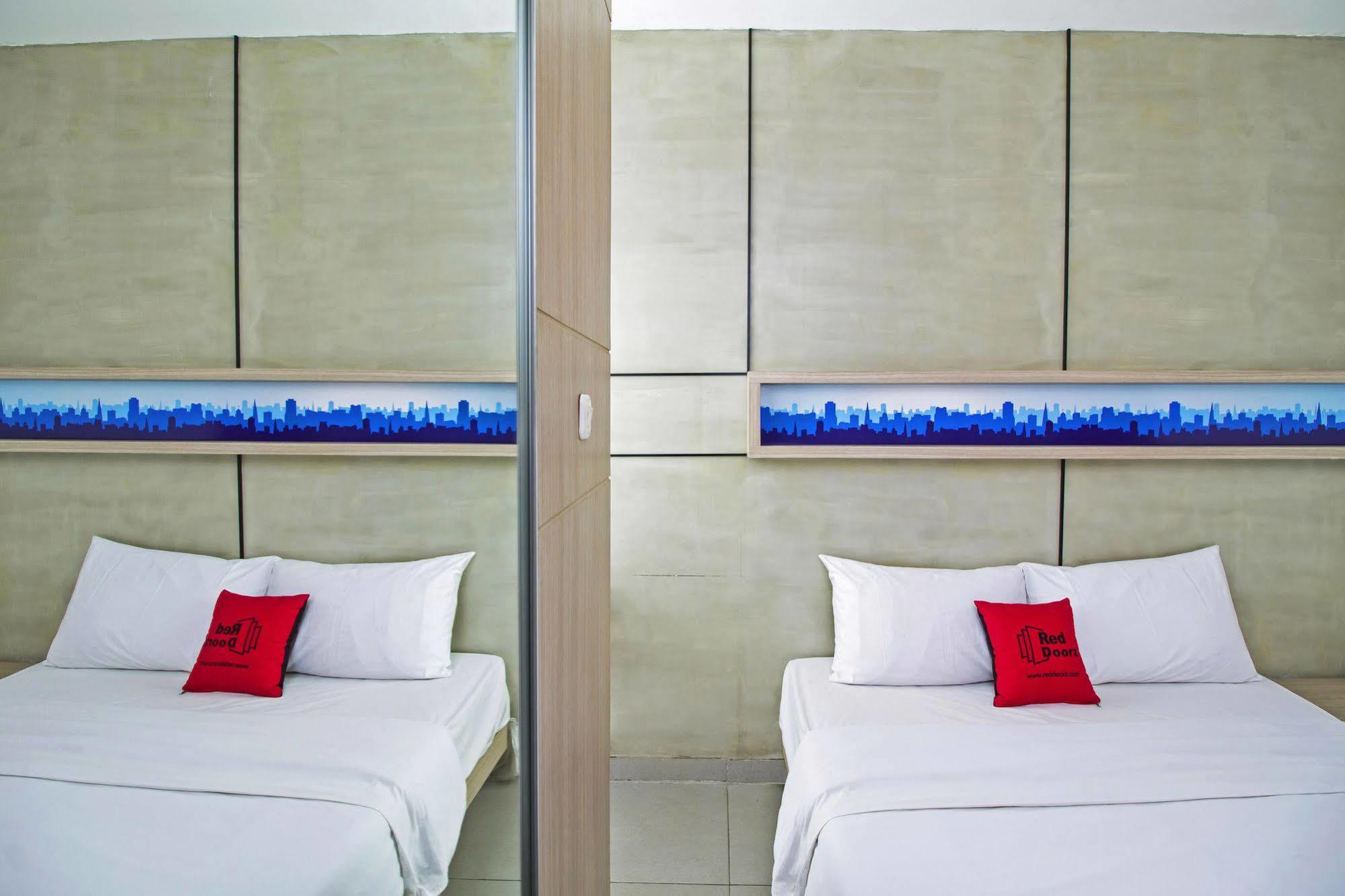Reddoorz Plus @ Setiabudi Eight Guest house 2*