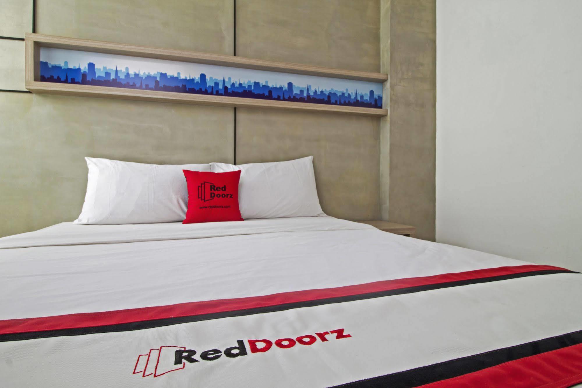 Reddoorz Plus @ Setiabudi Eight 2*