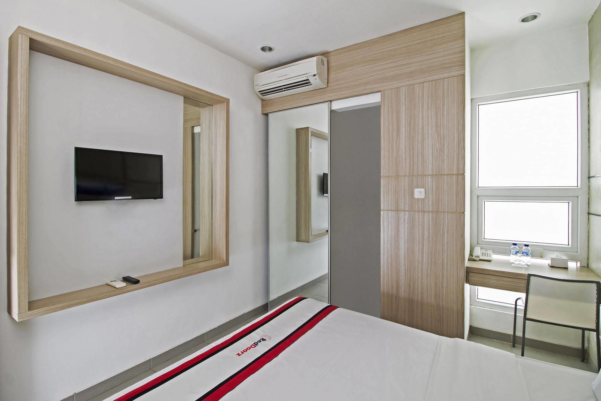 Reddoorz Plus @ Setiabudi Eight 2*