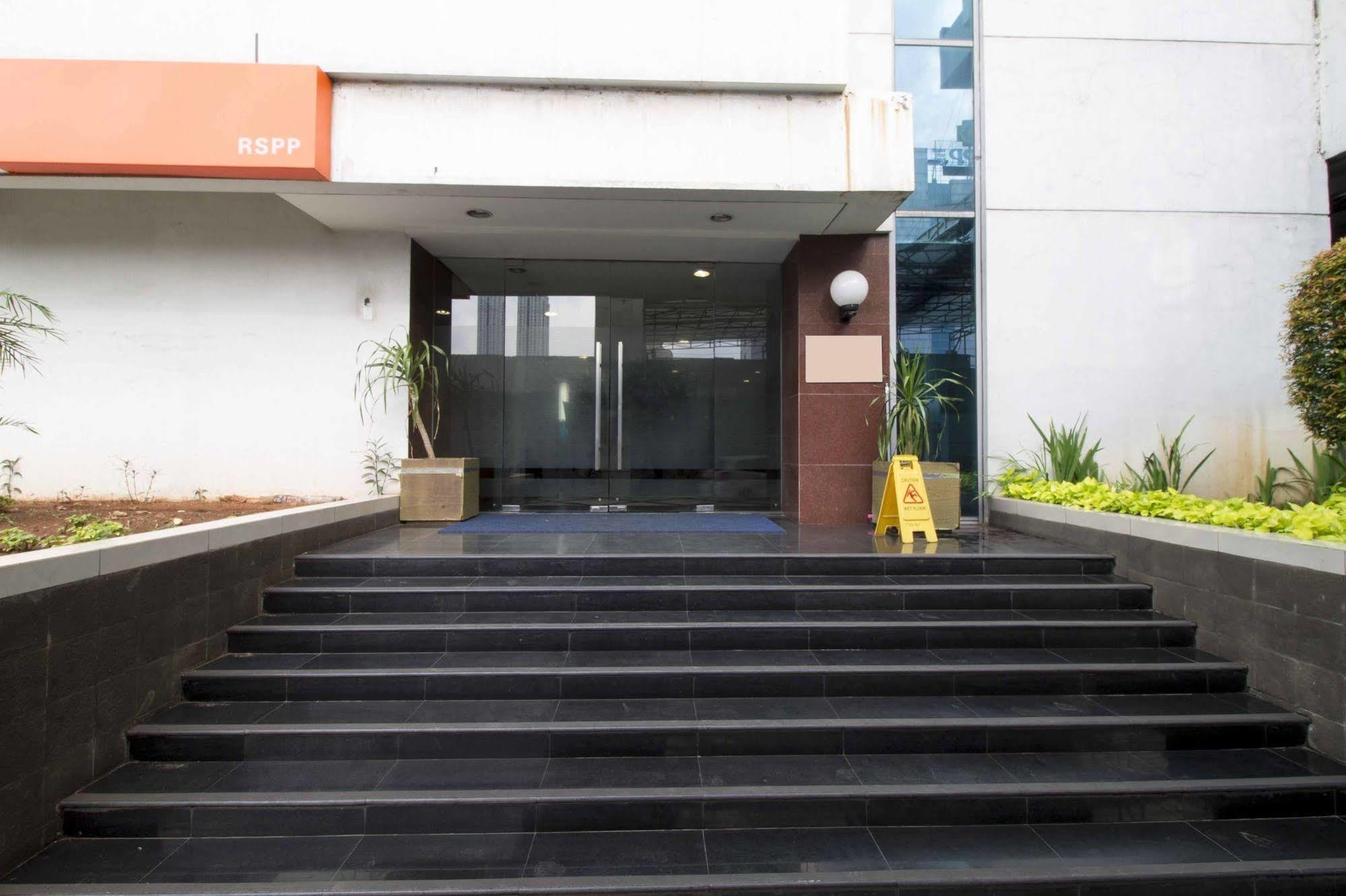 Reddoorz Near Rs Pertamina Jakarta