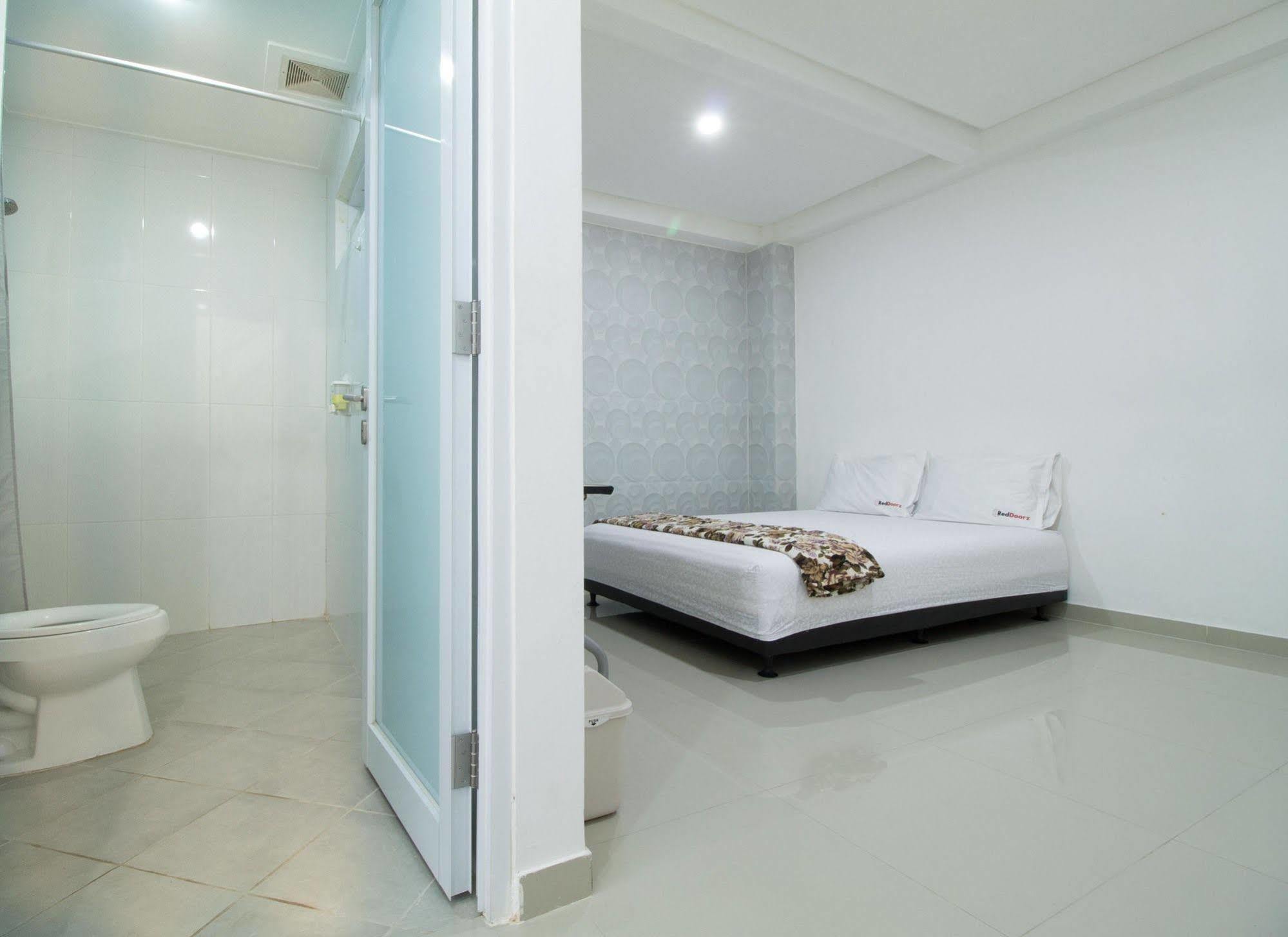 Reddoorz @ Pulomas Jakarta
