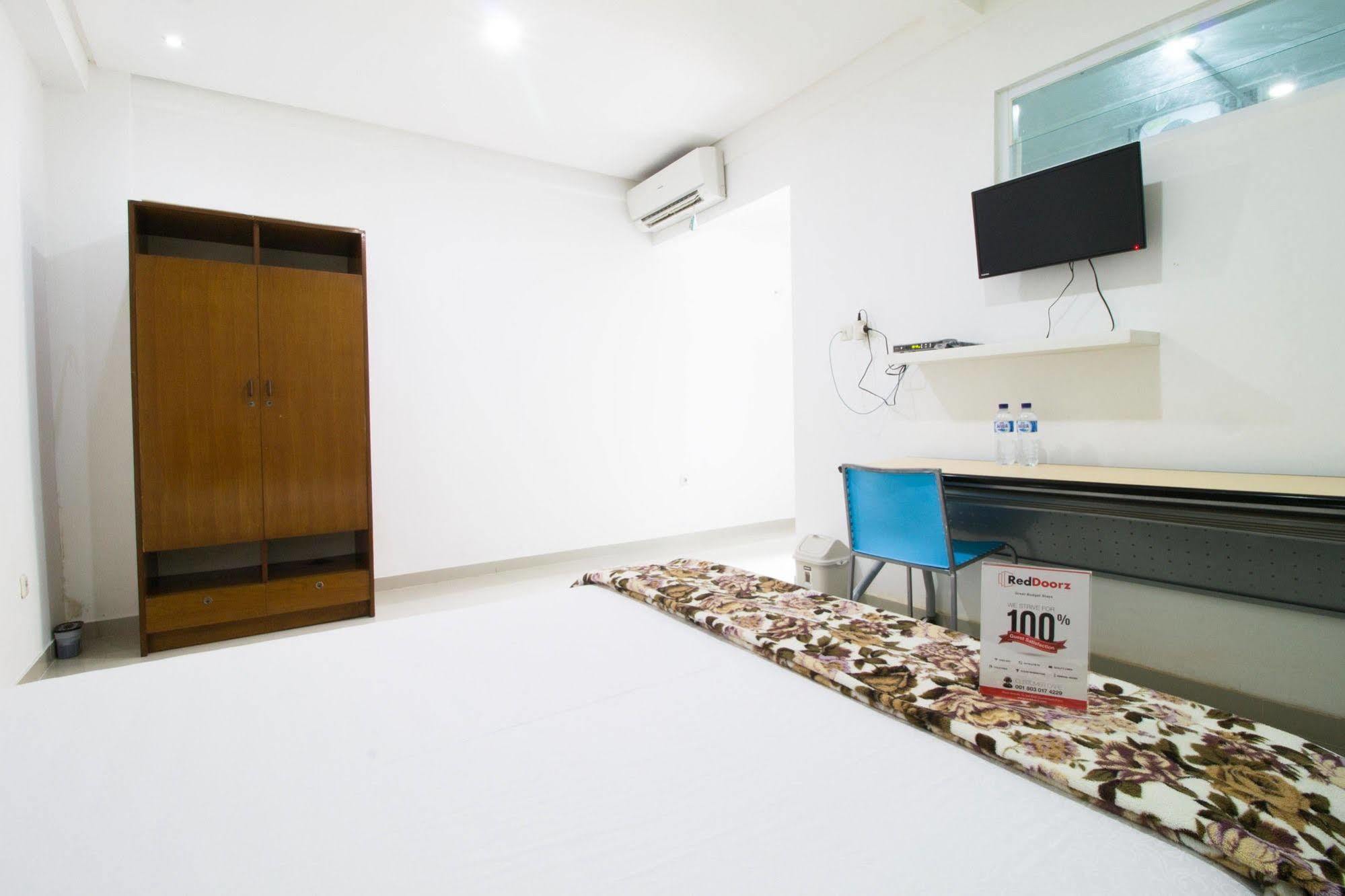 Reddoorz @ Pulomas Wisma tamu 2*