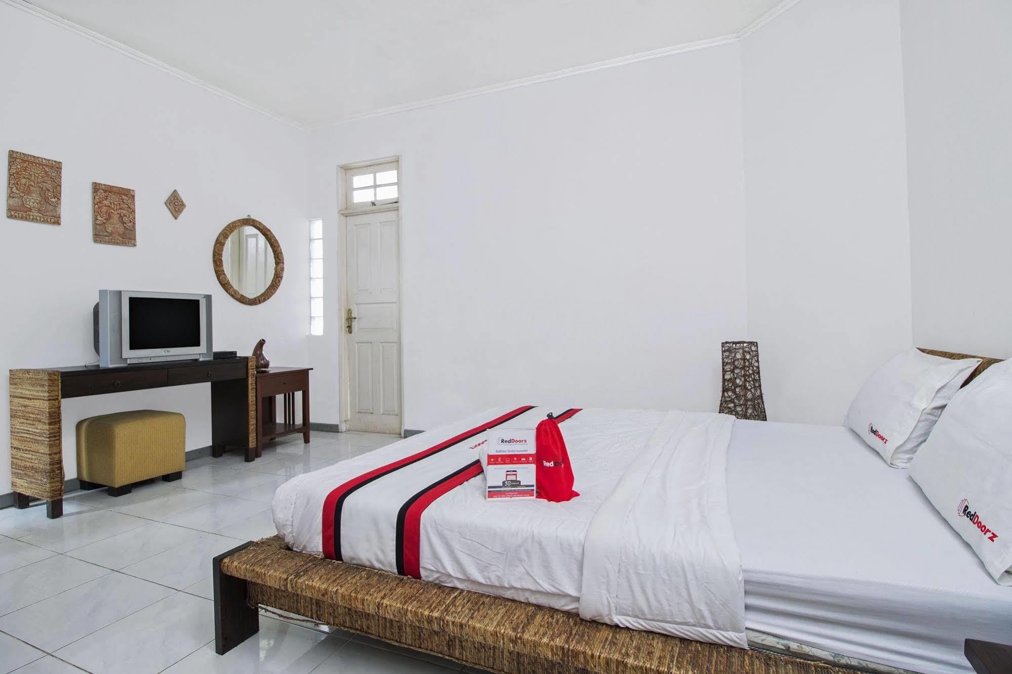 Reddoorz @ Jalan Bangka Guest house Jakarta