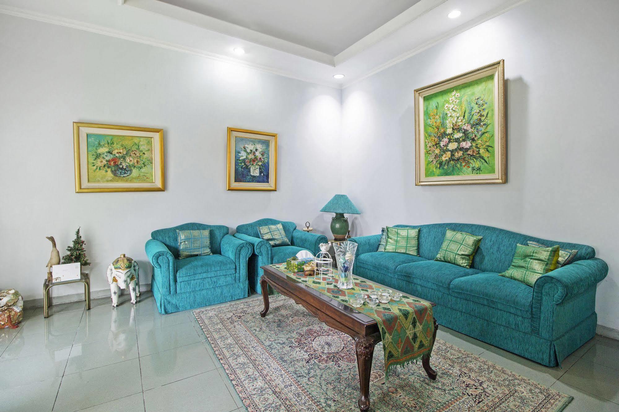 Gasthuis Reddoorz @ Jalan Bangka Jakarta