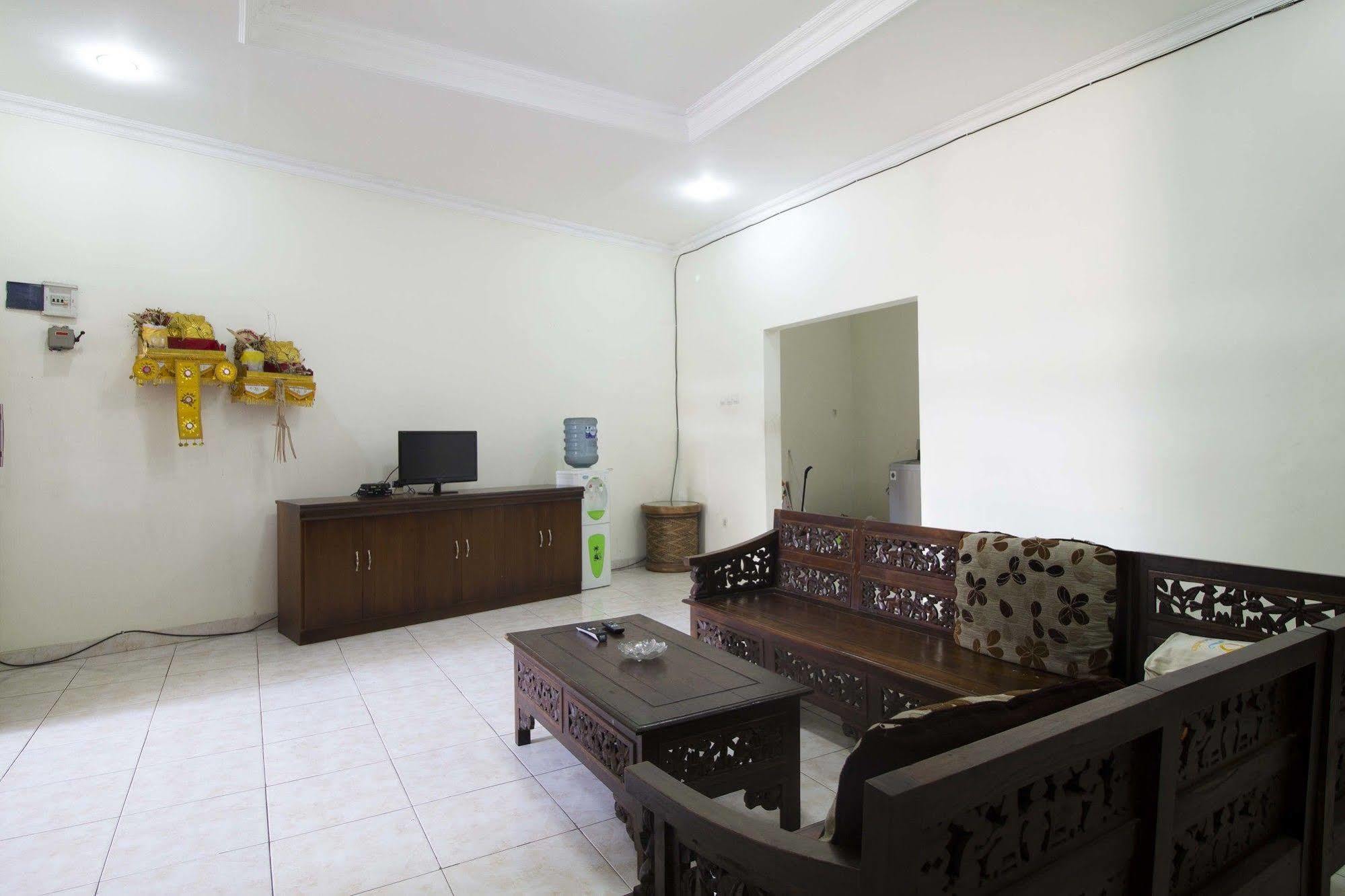 Rumah tetamu Reddoorz Near Pulogadung 2*