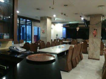 Surya Baru Hotel 3*