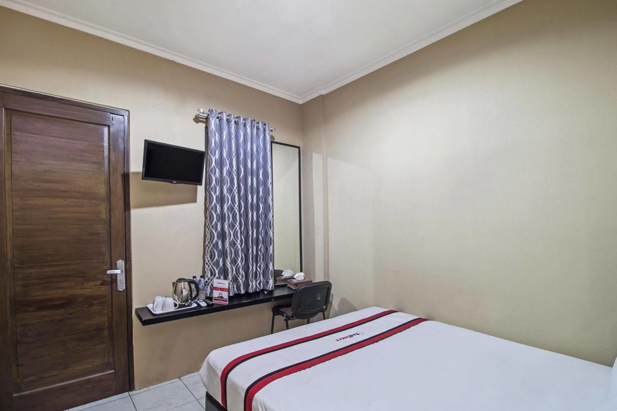 Reddoorz @ Slipi Jaya Wisma tamu 2*