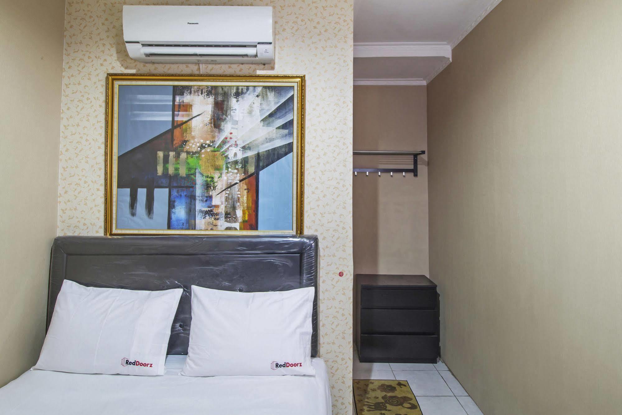 Reddoorz @ Slipi Jaya Jacarta