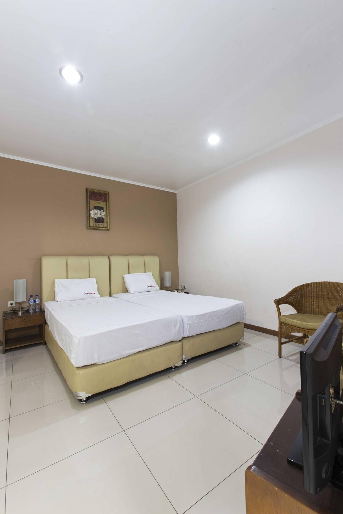 Reddoorz Near Gondangdia Station 2*