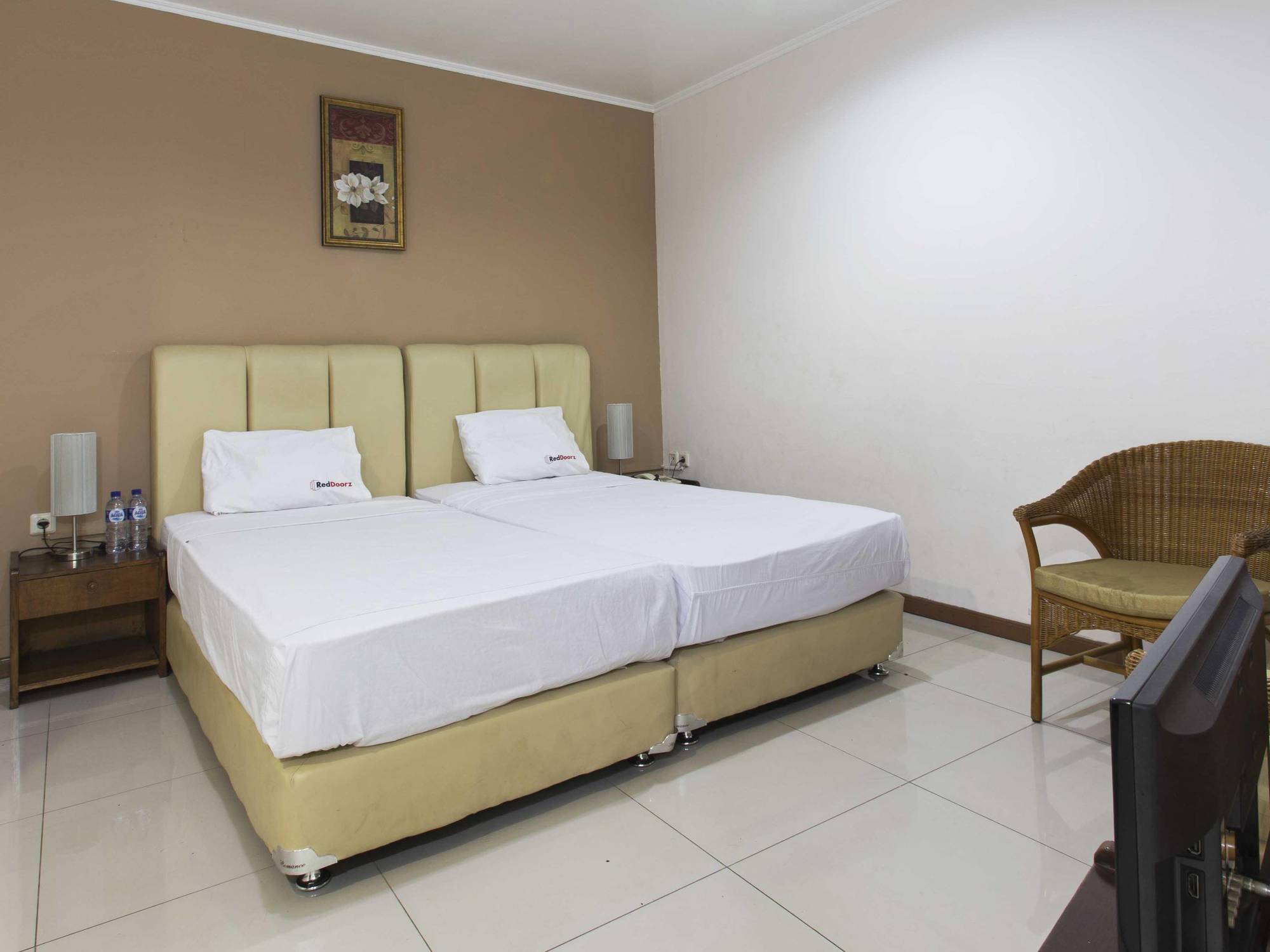 Reddoorz Near Gondangdia Station Jakarta