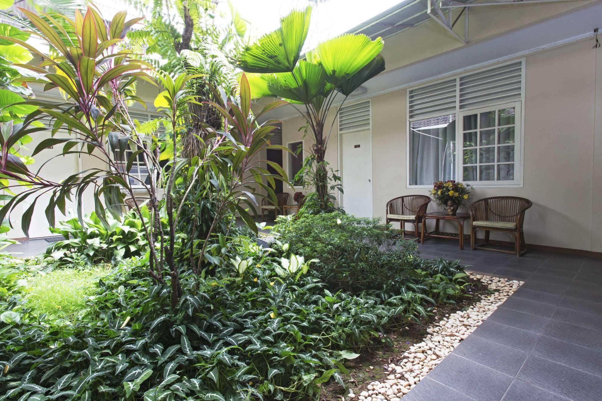 Reddoorz Near Gondangdia Station Jakarta