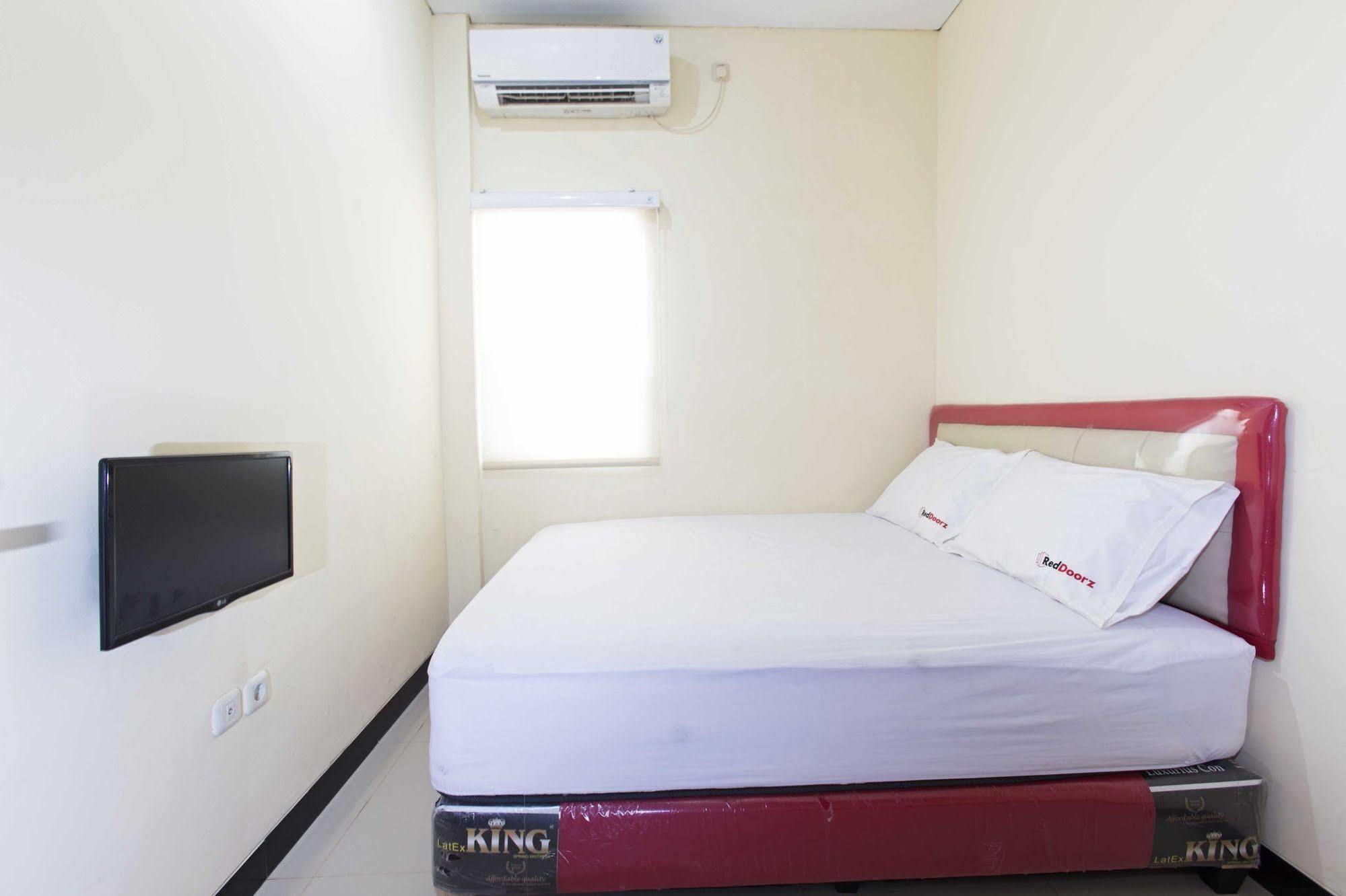 Reddoorz @ Jalan Pemuda Hotel 3*