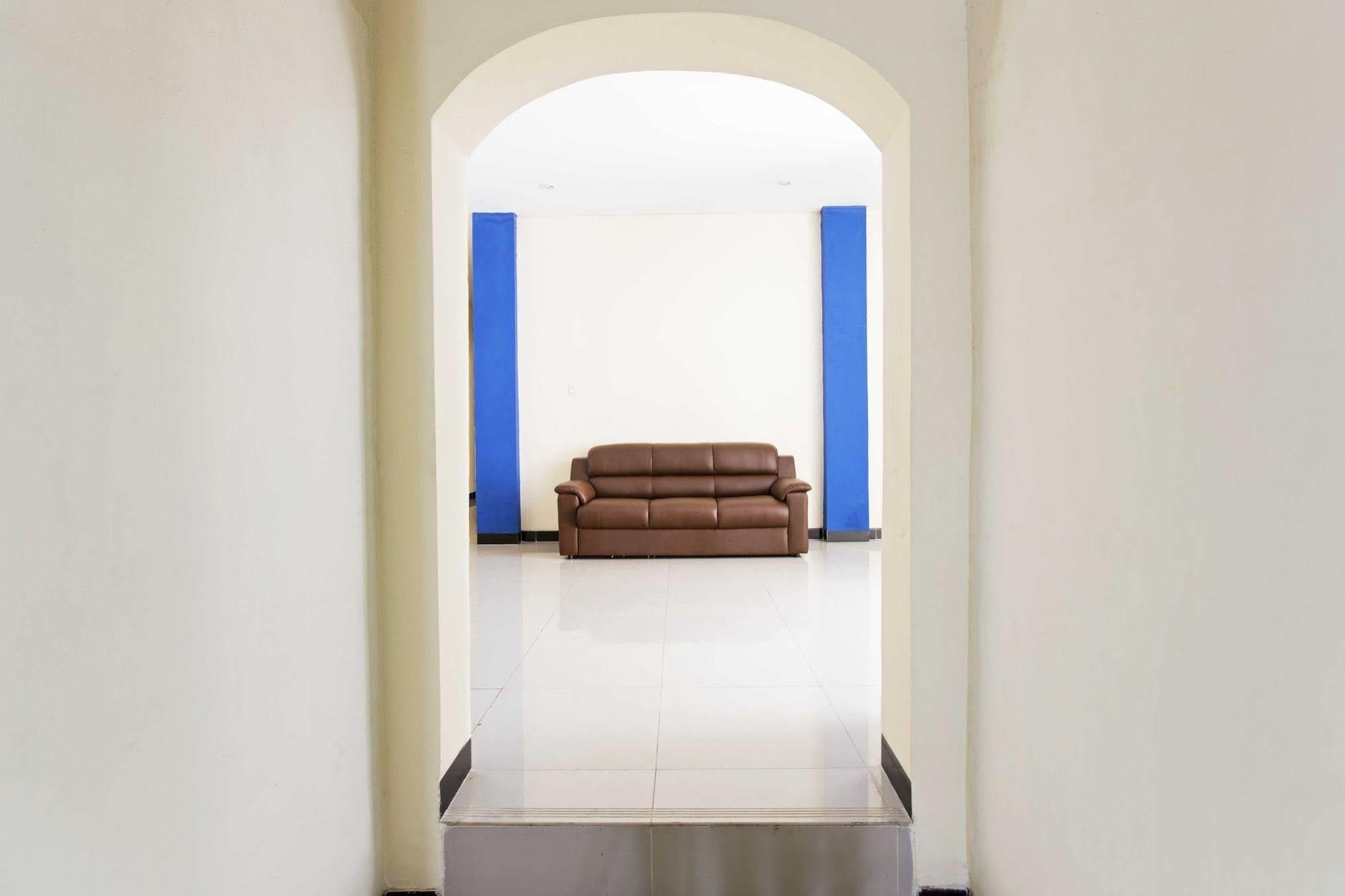 Hotel Reddoorz @ Jalan Pemuda 3*