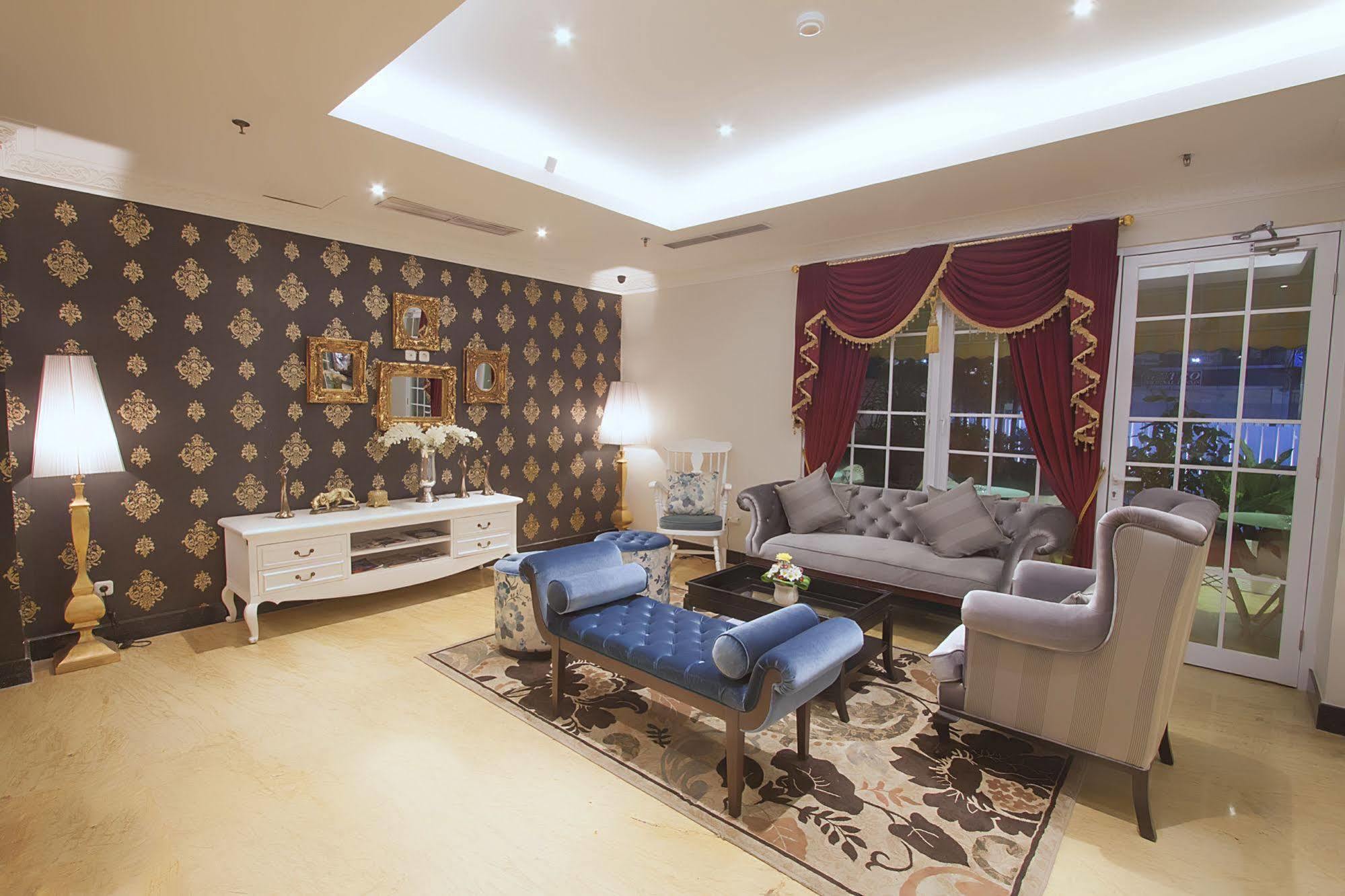 Hotel F 3*