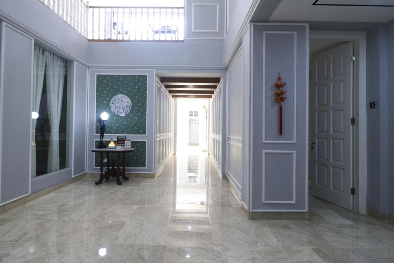 Reddoorz Premium Near Rs Indah Jakarta