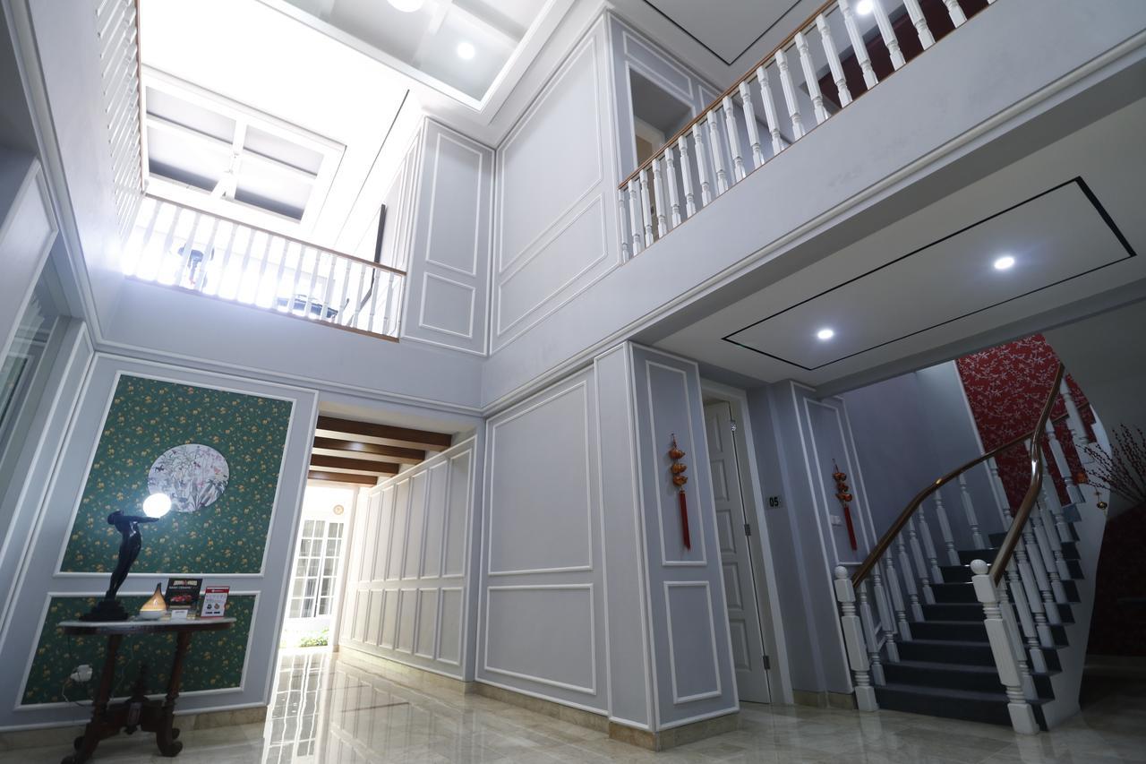 Reddoorz Premium Near Rs Indah Nhà khách