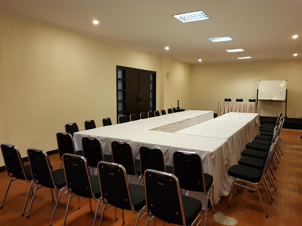 Hotel Reddoorz @ Tanah Abang 3*