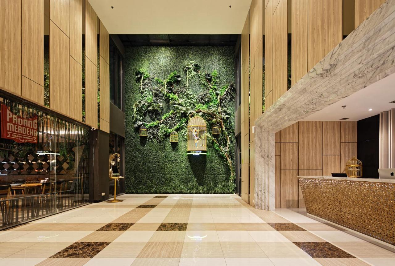 Maxone Platinum Hayam Wuruk Hotel