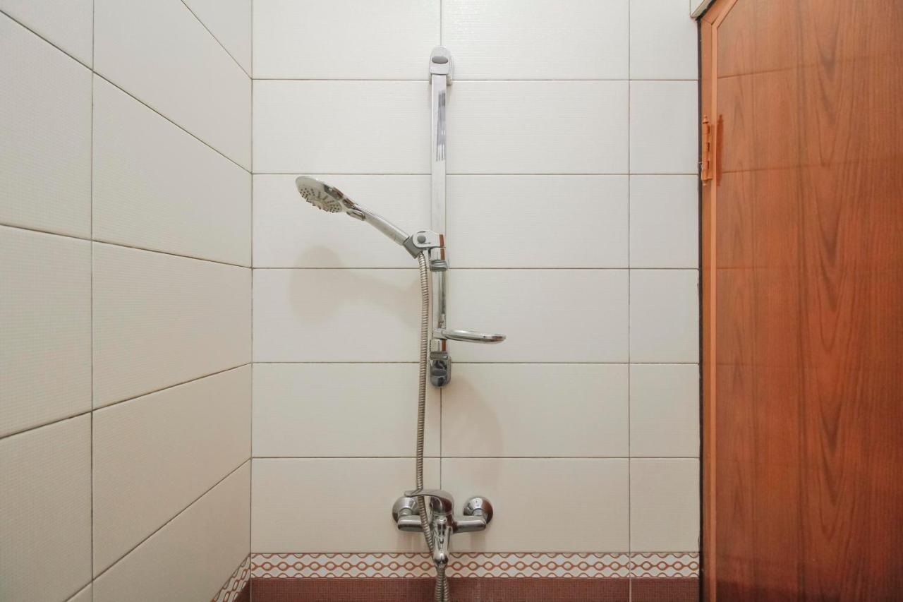Reddoorz Near Manggarai Station 2 Guest house