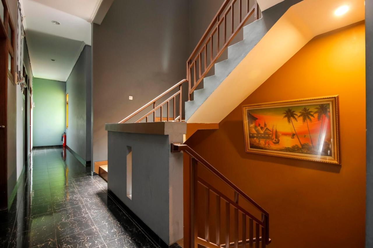 Guest house Reddoorz Near Manggarai Station 2 2*