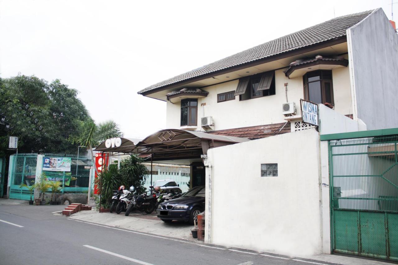 Vaccinated Staff - Oyo 181 Bintang Jakarta
