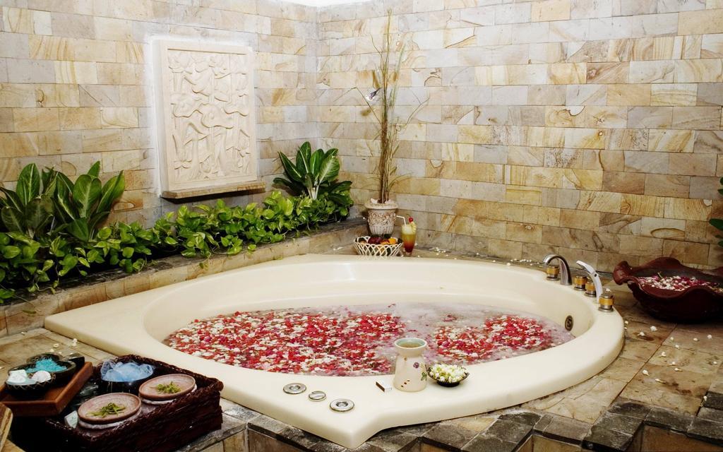 Oasis Amir Hotel 4*