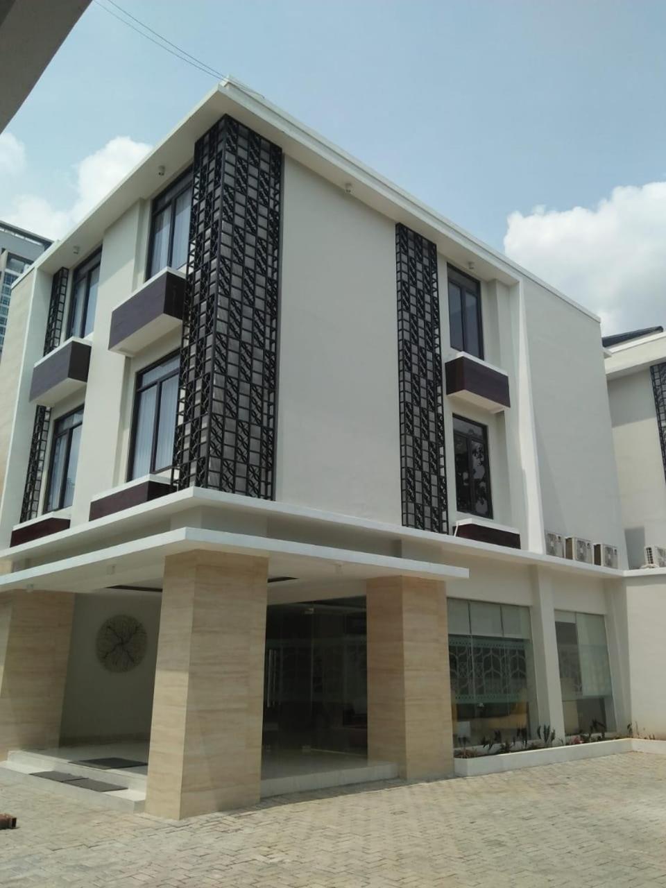 Reddoorz Near Lippo Mall Kemang 2 Guest house 3*