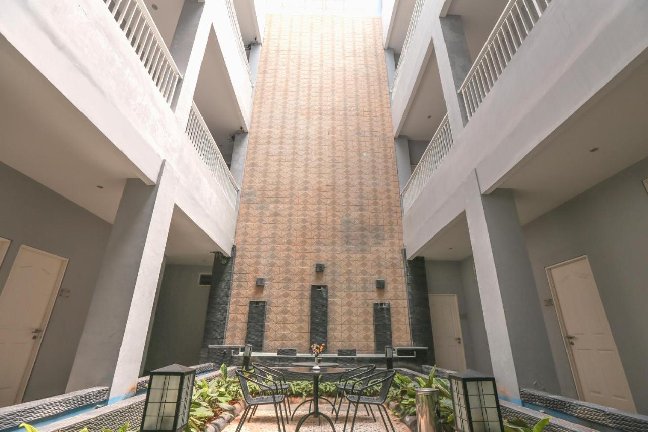 Oyo 3698 Koen View Hotel Jakarta