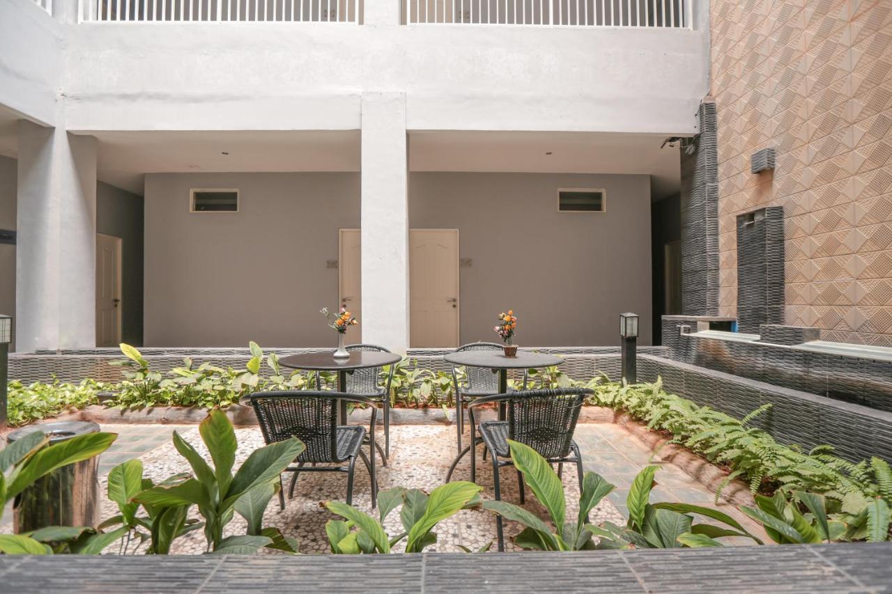 Oyo 3698 Koen View Jakarta