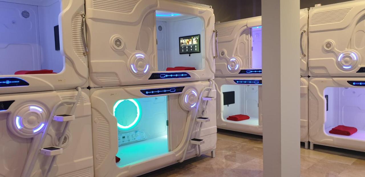 Jakpod Capsule hotel