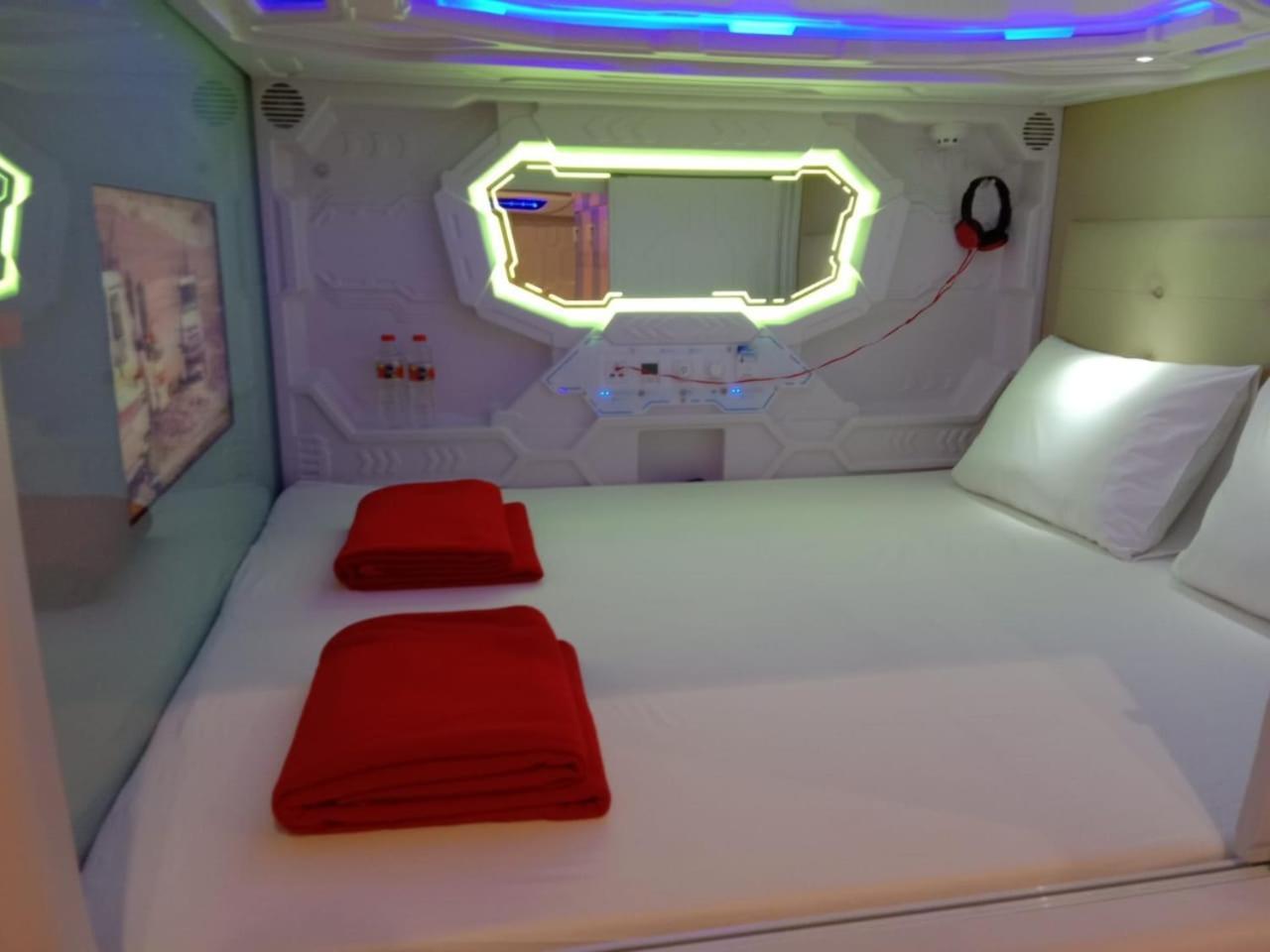 Jakpod Capsule hotel