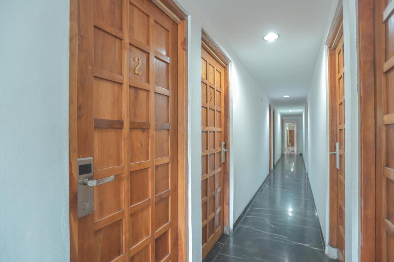 Oyo 161 Dc Utan Kayu Hotel 2*