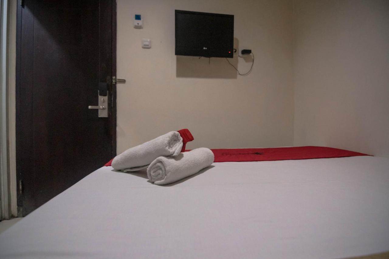 Reddoorz Near Rs Husada Guest house 2*